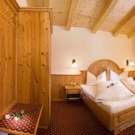 Aster Boutique & Fuegenberg