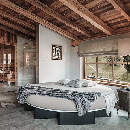 Aster Boutique & Fuegenberg