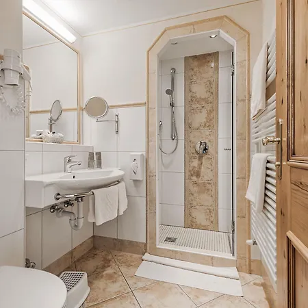 Aster Boutique & 4* Fuegenberg