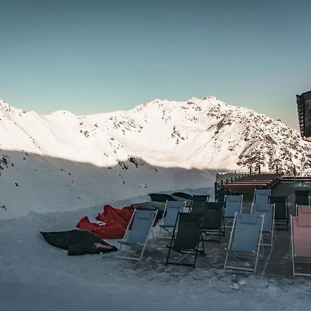 Aster Boutique & フューゲンベルク