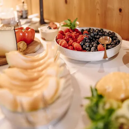 Aster Boutique & Fuegenberg