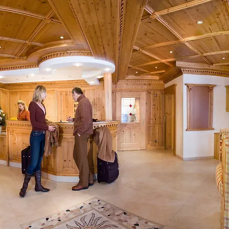 Aster Boutique & 4* Fuegenberg