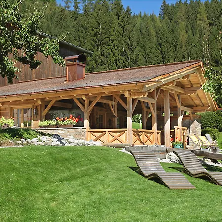 Aster Boutique & Fuegenberg